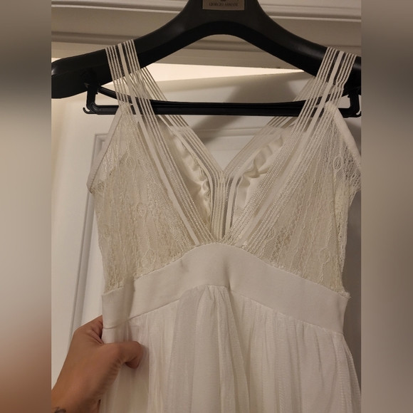 Beautiful dress - Picture 3 of 3